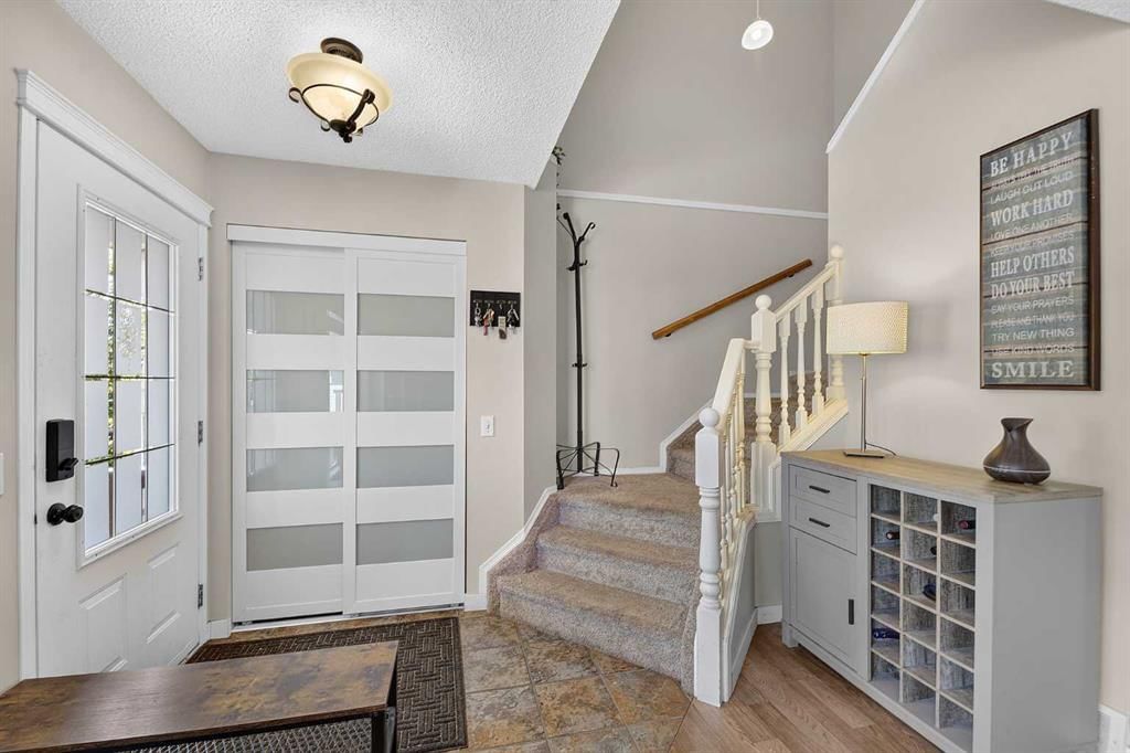 121 Prestwick Park SE, Calgary — photo 4 of 44
