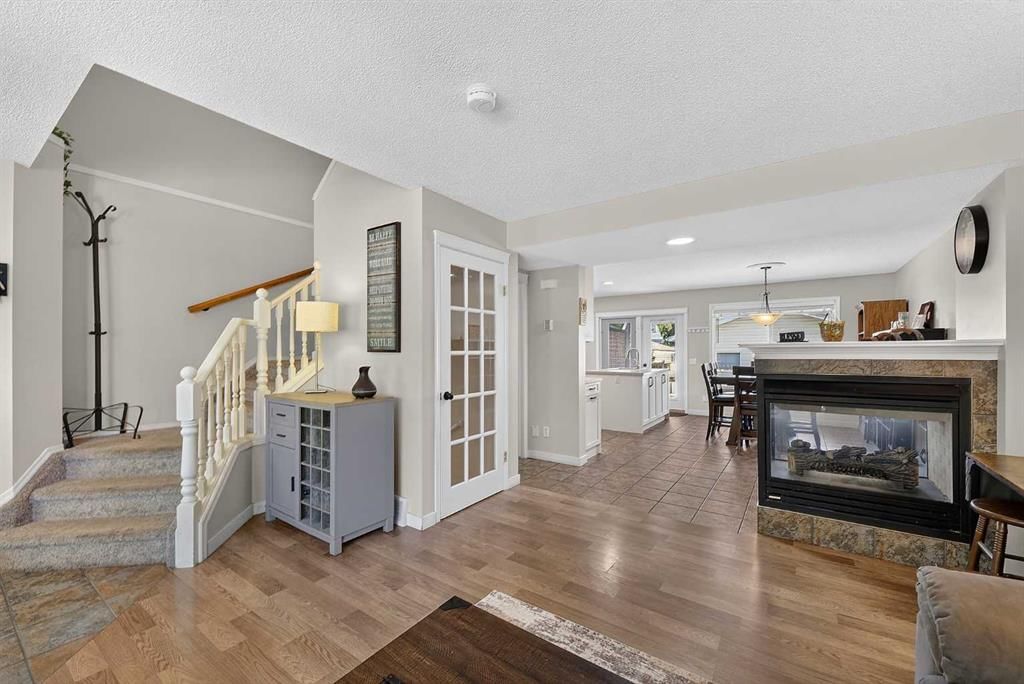 121 Prestwick Park SE, Calgary — photo 5 of 44