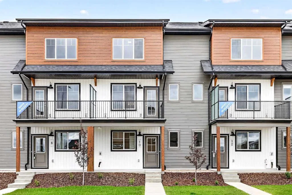 10 Hotchkiss Parade SE, Calgary — main listing photo