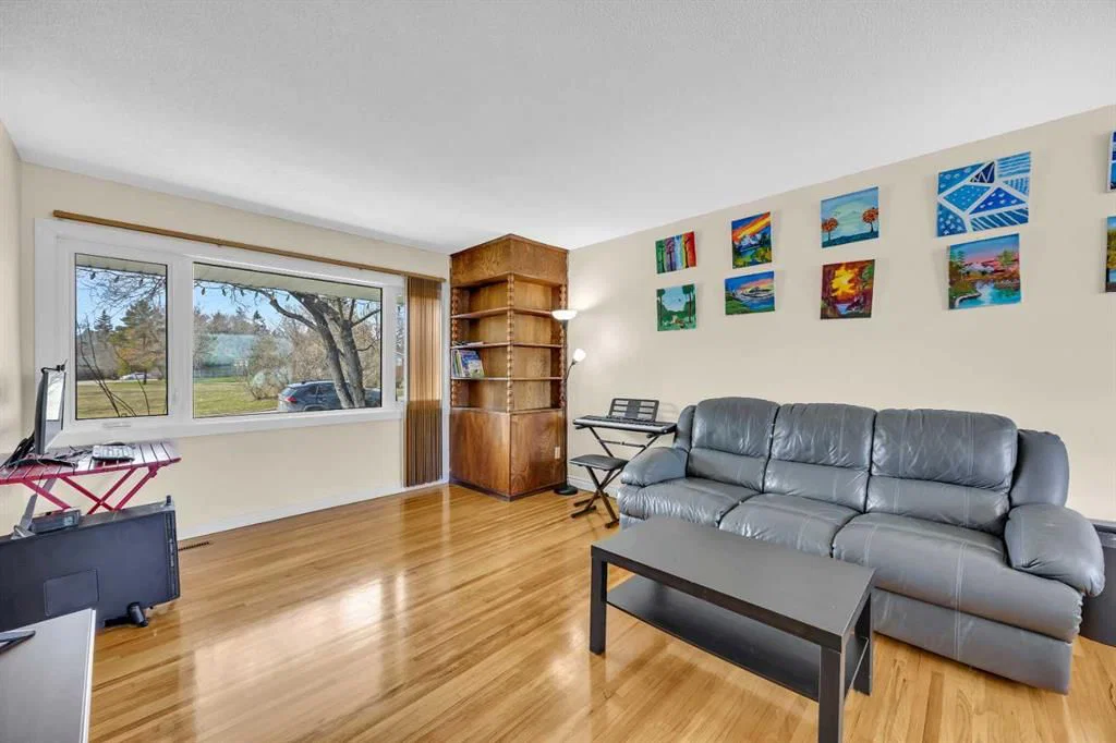 5008 2 Street NW, Calgary — photo 5 of 37