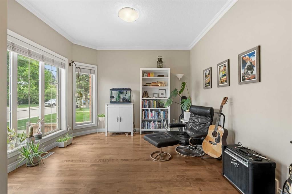 514 22 Avenue NE, Calgary — photo 4 of 32