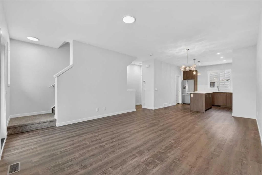 172 Hotchkiss Common SE, Calgary — main listing photo