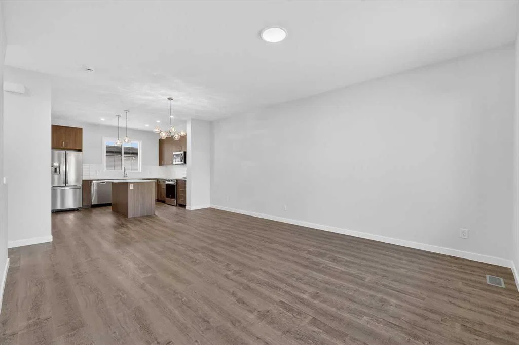 172 Hotchkiss Common SE, Calgary — photo 3 of 38