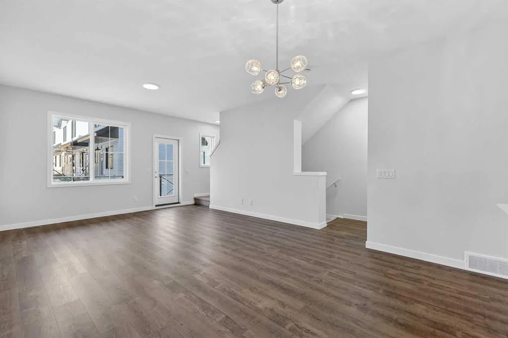 172 Hotchkiss Common SE, Calgary — photo 4 of 38