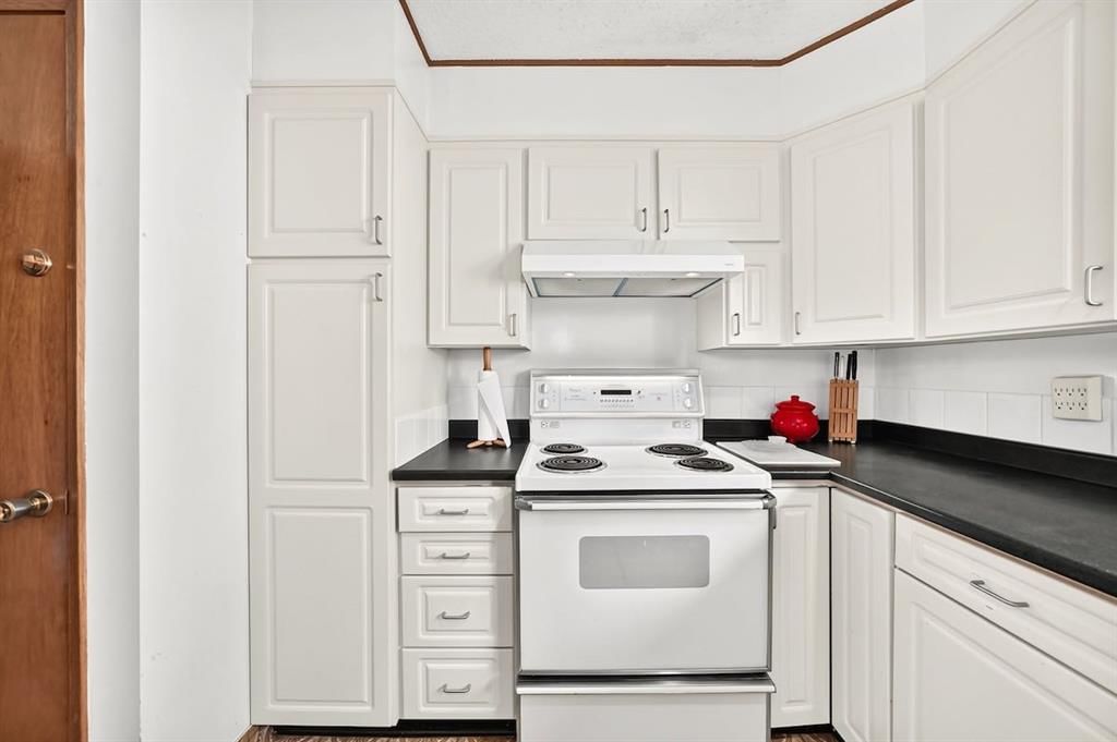 6539 54 Street NW, Calgary — photo 4 of 46