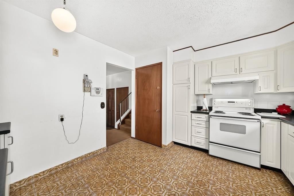 6539 54 Street NW, Calgary — photo 5 of 46