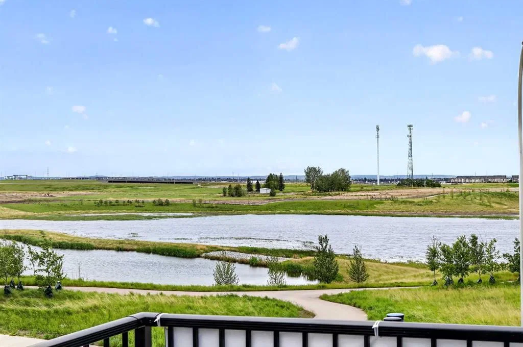 6 Hotchkiss Parade SE, Calgary — main listing photo