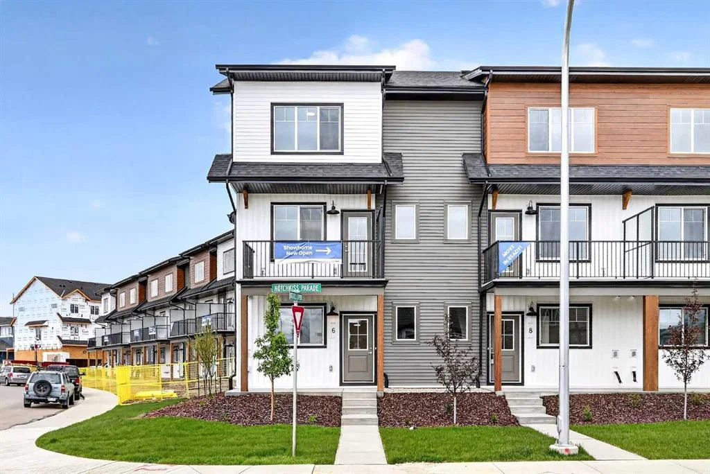 6 Hotchkiss Parade SE, Calgary — photo 2 of 41