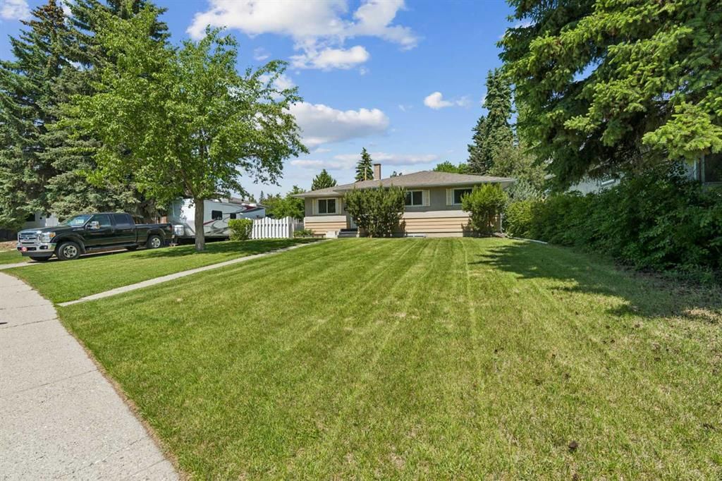1306 87 Avenue SW, Calgary — photo 2 of 47