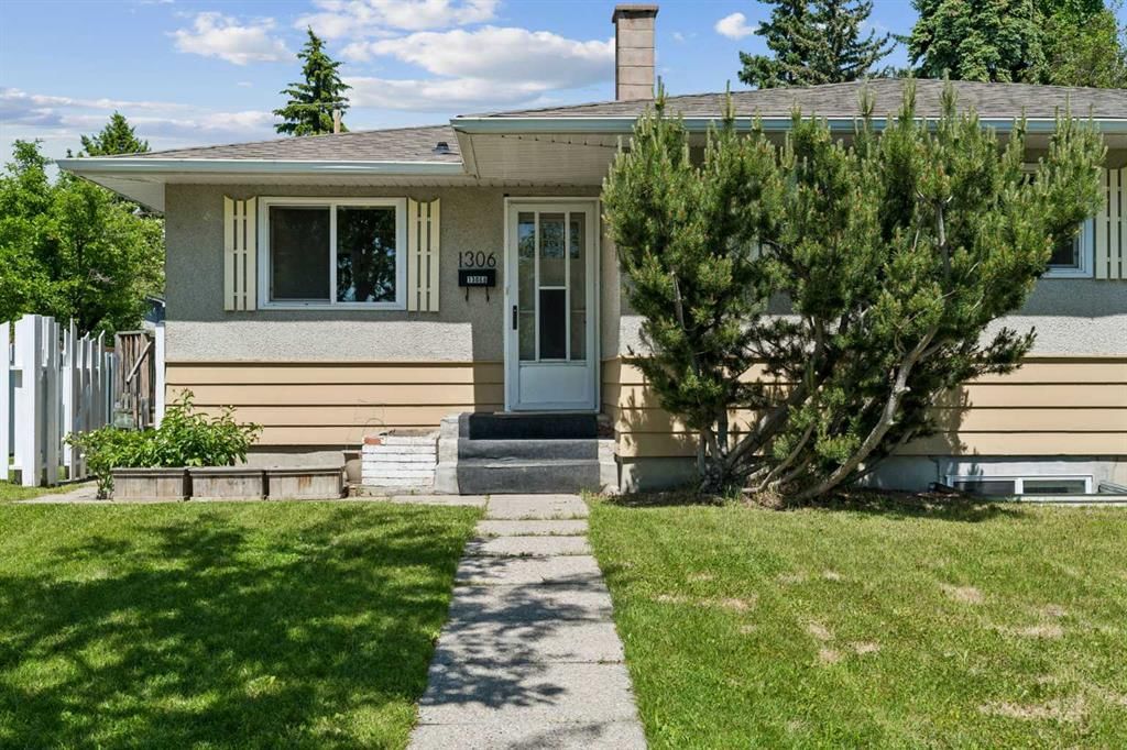 1306 87 Avenue SW, Calgary — photo 4 of 47