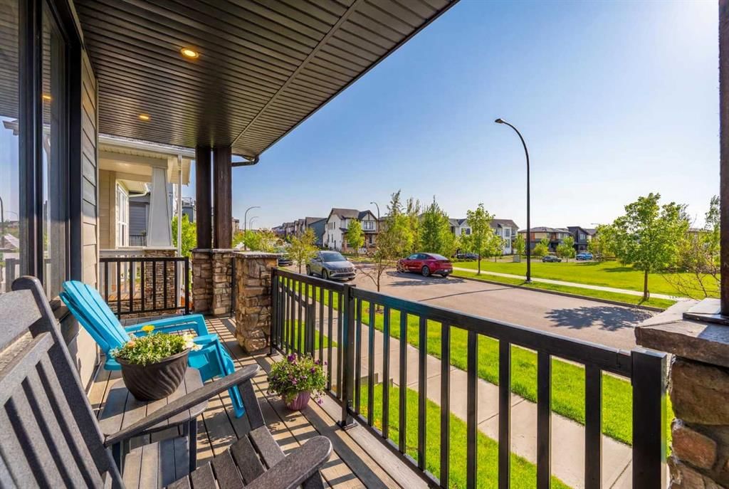 133 Treeline Avenue SW, Calgary — photo 4 of 46