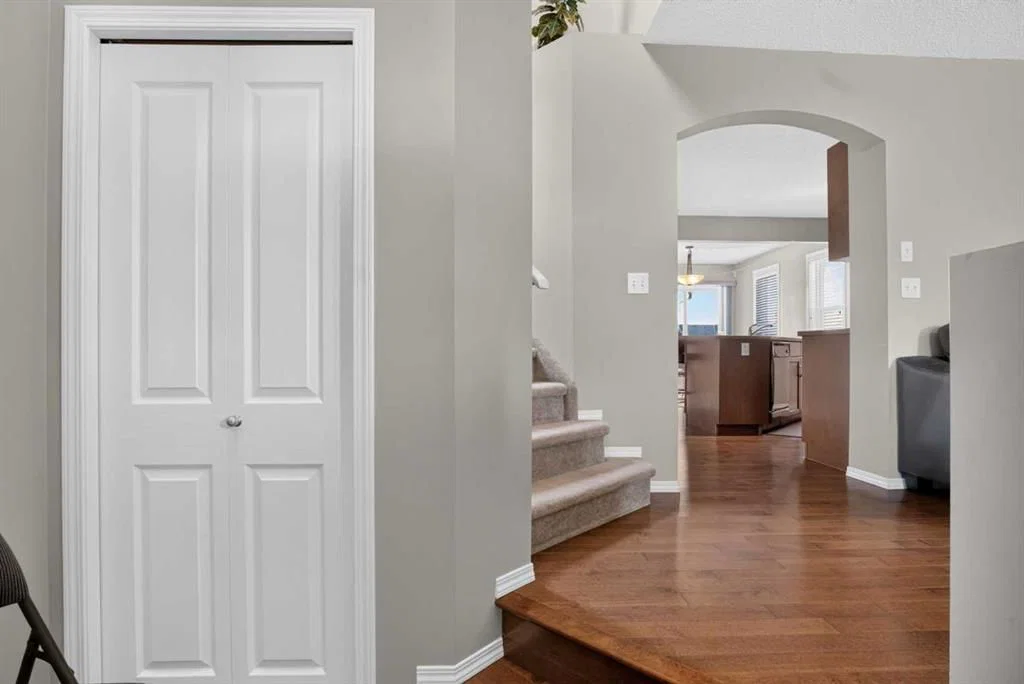 116 Panora Close NW, Calgary — photo 4 of 50