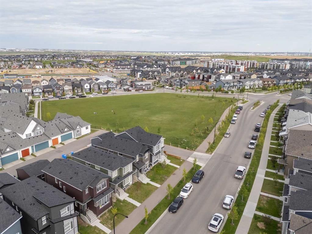288 Lucas Boulevard NW, Calgary — photo 4 of 33