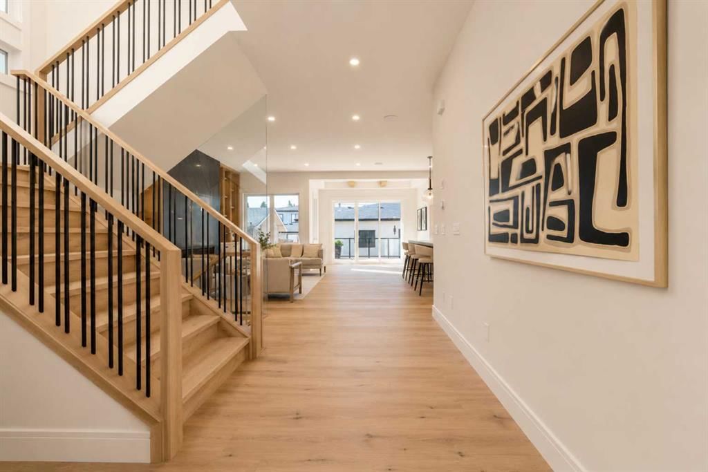825 21 Avenue NW, Calgary — photo 4 of 50