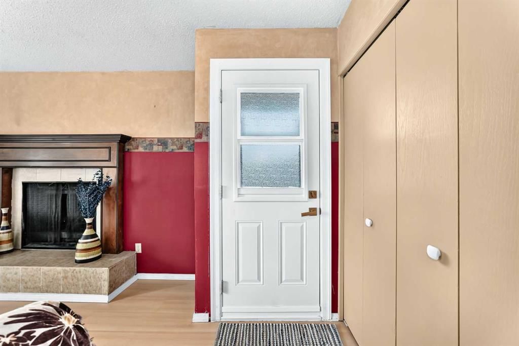 1404 Marlyn Way NE, Calgary — photo 5 of 49