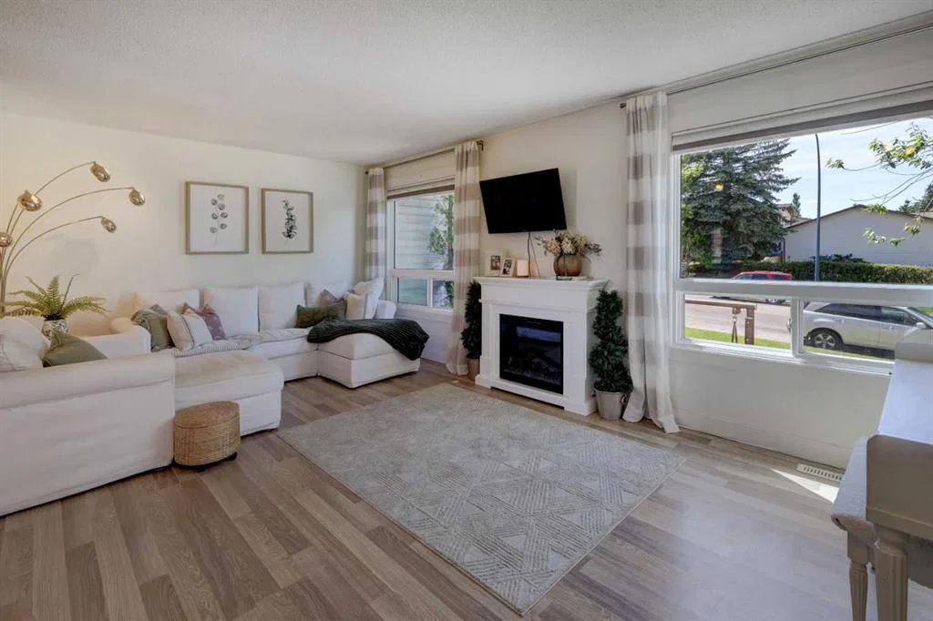 8320 Centre Street NE, Calgary — photo 4 of 35
