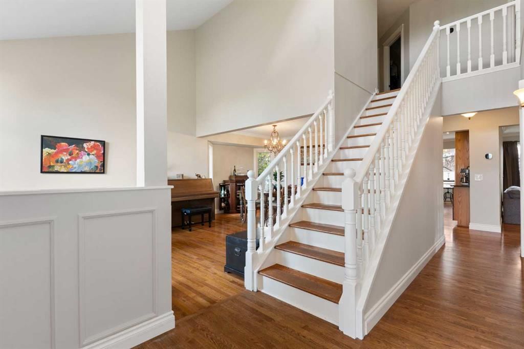476 Silvergrove Gardens NW, Calgary — photo 3 of 43