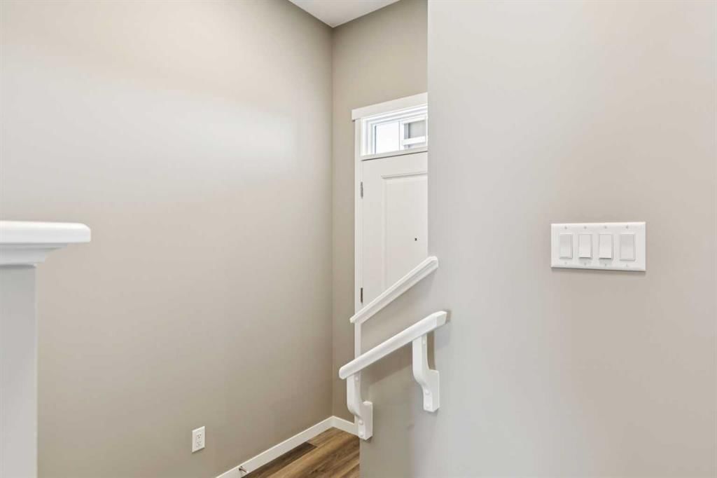 25 Hotchkiss Road SE, Calgary — photo 3 of 32
