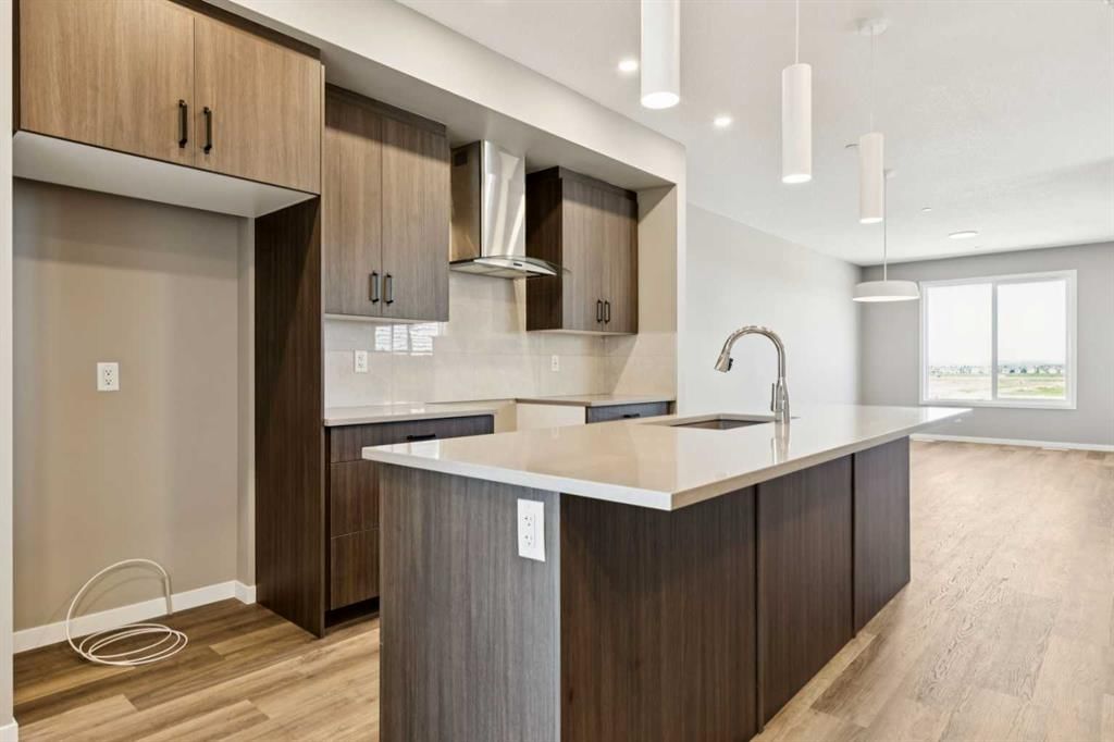 25 Hotchkiss Road SE, Calgary — photo 4 of 32