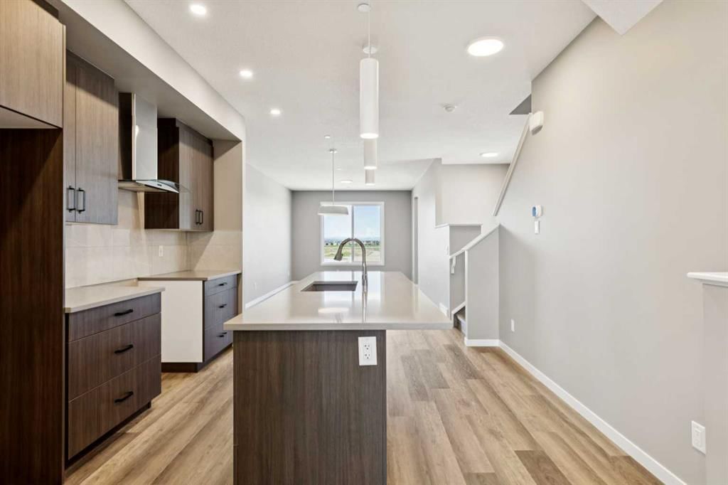 25 Hotchkiss Road SE, Calgary — photo 5 of 32