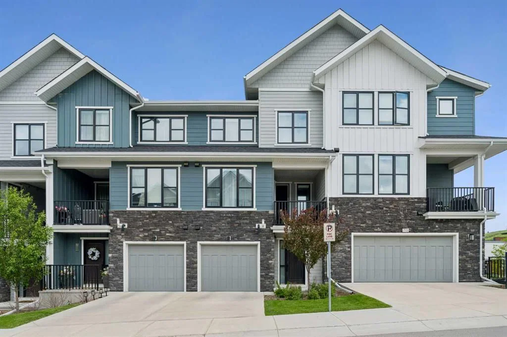 711 Crestridge Common SW, Calgary — main listing photo