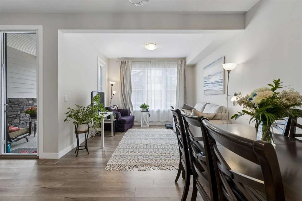 711 Crestridge Common SW, Calgary — photo 3 of 21