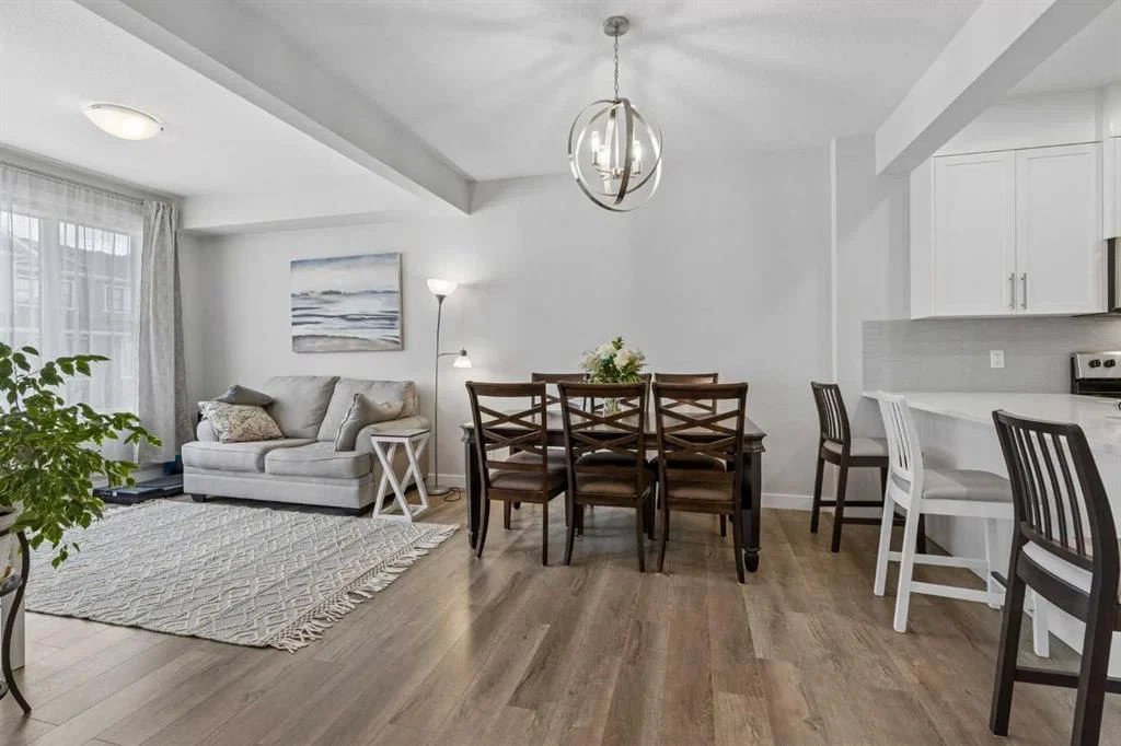 711 Crestridge Common SW, Calgary — photo 5 of 21