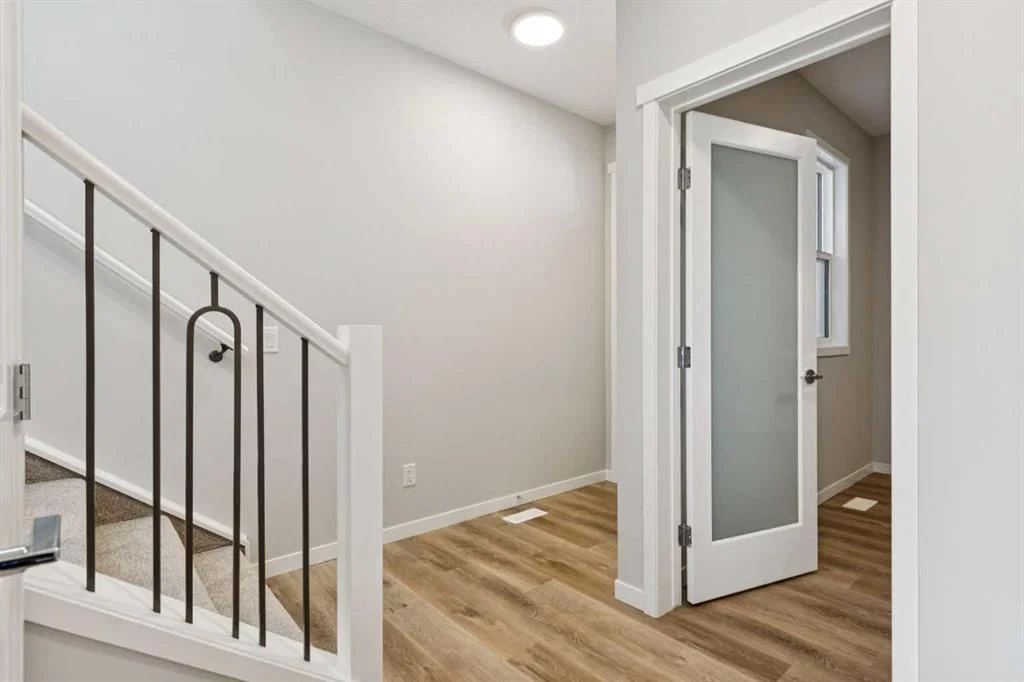 374 Hotchkiss Manor SE, Calgary — photo 2 of 31