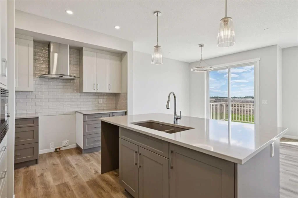 374 Hotchkiss Manor SE, Calgary — photo 4 of 31