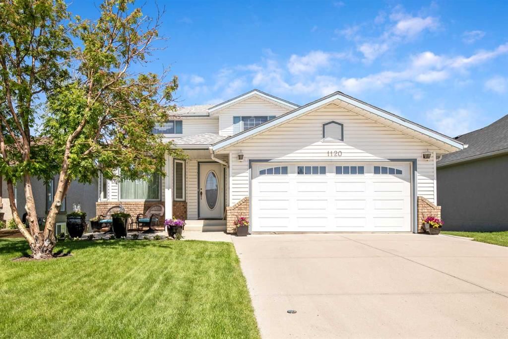 1120 High Country Drive NW, High River — photo 3 of 36
