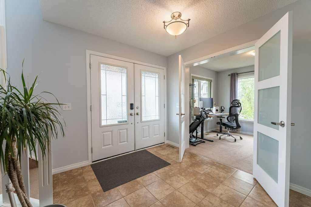 15 Windwood Grove SW, Airdrie — photo 3 of 50