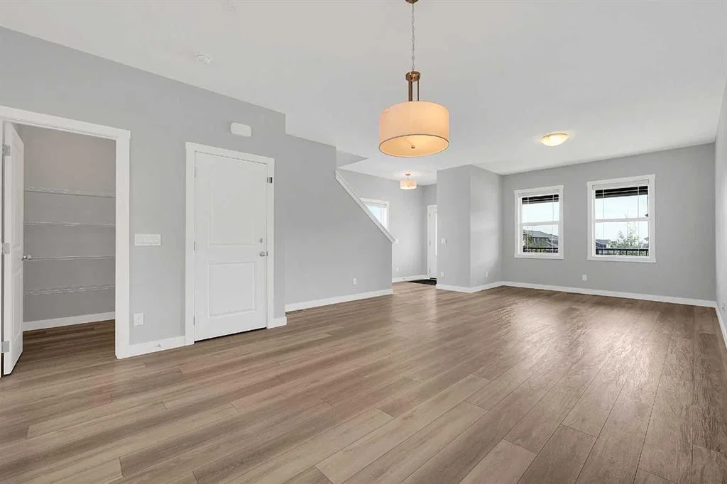 125 Edith Gate NW, Calgary — photo 5 of 41