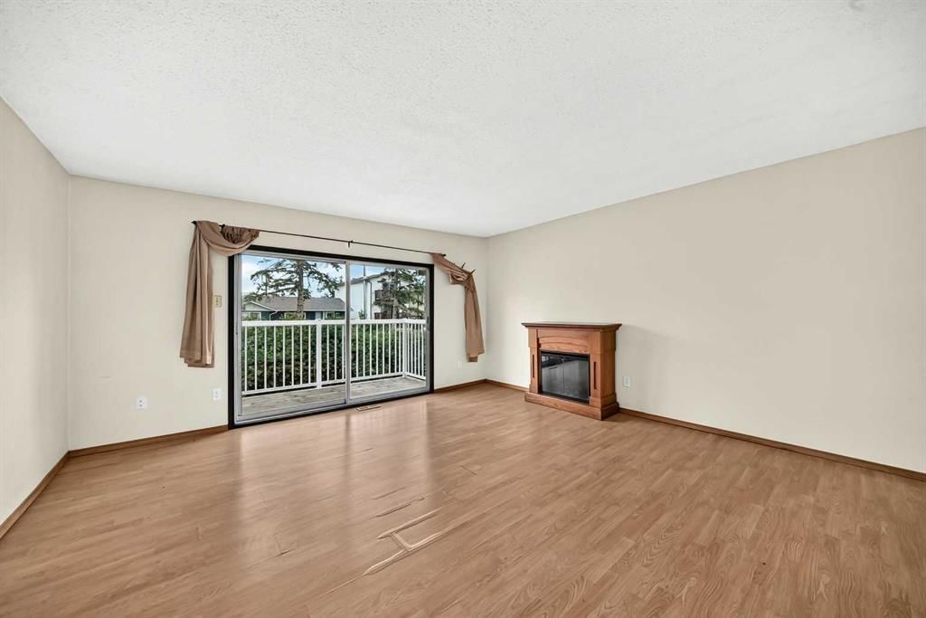 4331 72 Street NW, Calgary — photo 5 of 26