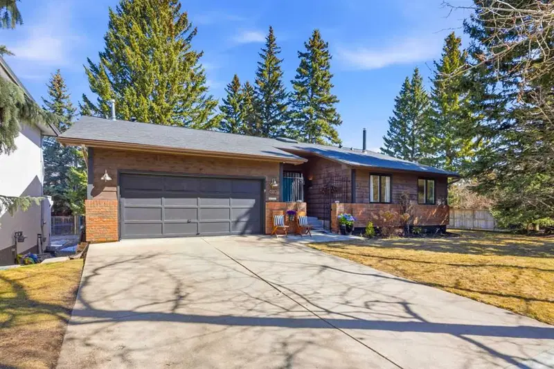620 Lansdowne Avenue SW, Calgary — photo 2 of 49