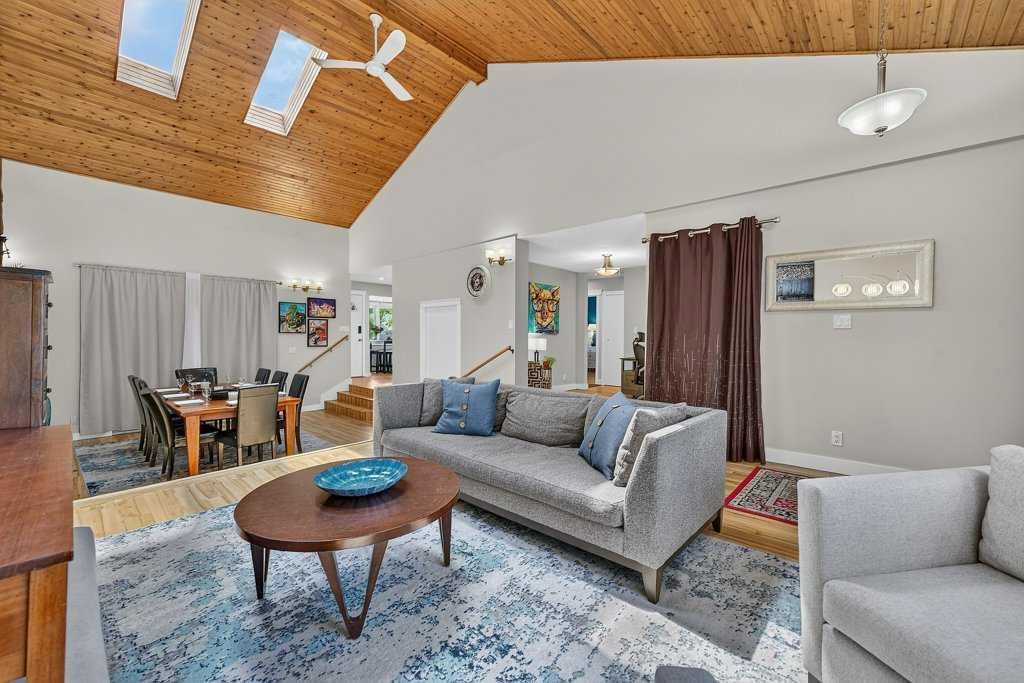 2319 5 Avenue NW, Calgary — photo 3 of 45