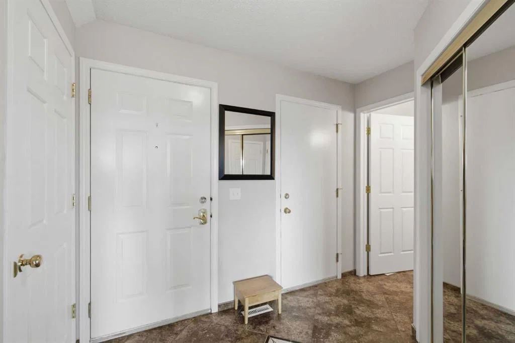 90 Hidden Ranch Terrace NW, Calgary — photo 3 of 38