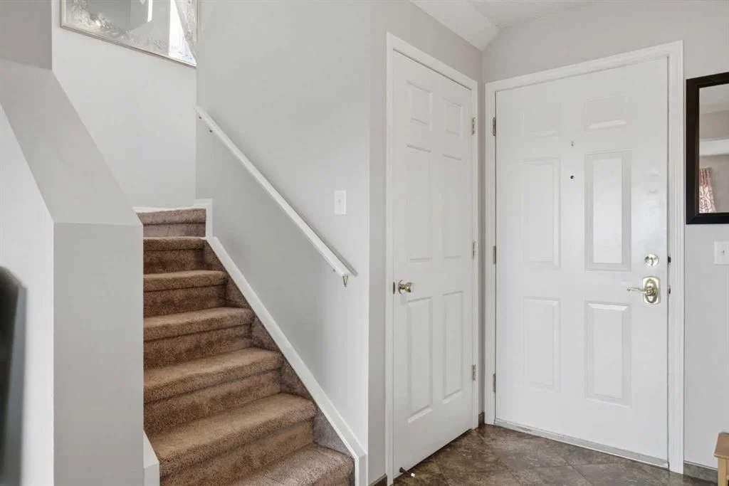90 Hidden Ranch Terrace NW, Calgary — photo 4 of 38