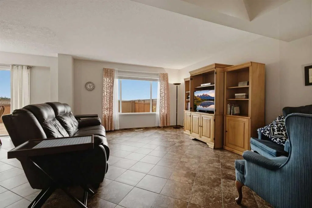 90 Hidden Ranch Terrace NW, Calgary — photo 5 of 38
