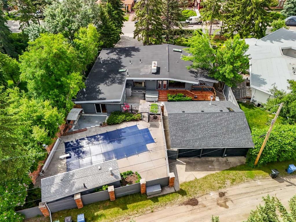1408 104 Avenue SW, Calgary — photo 3 of 49