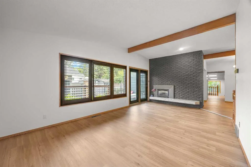 1408 104 Avenue SW, Calgary — photo 5 of 49