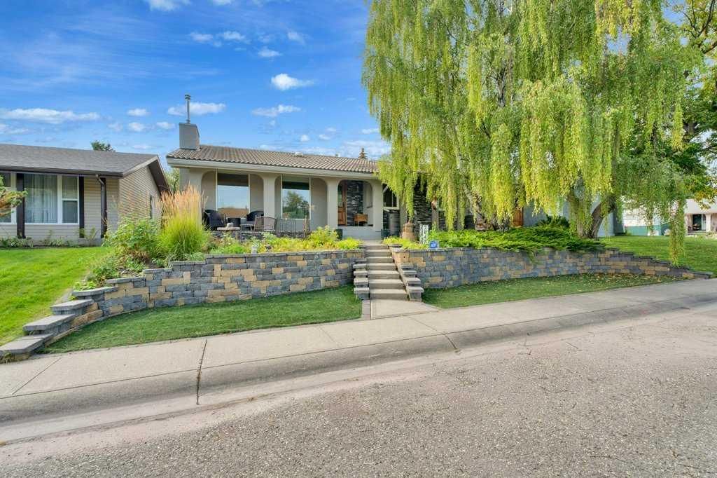 2843 Cedar Ridge Drive SW, Calgary — main listing photo