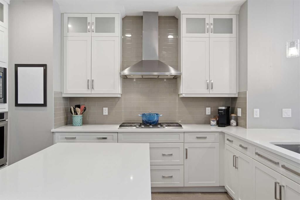 2827B 40 Street SW, Calgary — photo 3 of 35