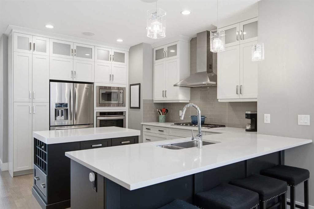 2827B 40 Street SW, Calgary — photo 4 of 35