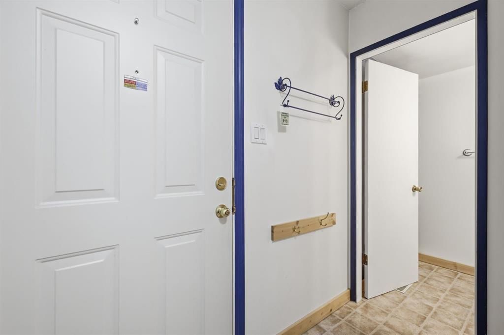 316 84 Avenue SE, Calgary — photo 3 of 35