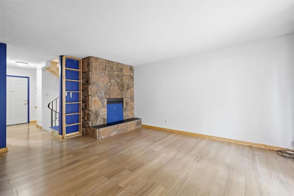 316 84 Avenue SE, Calgary — photo 4 of 35