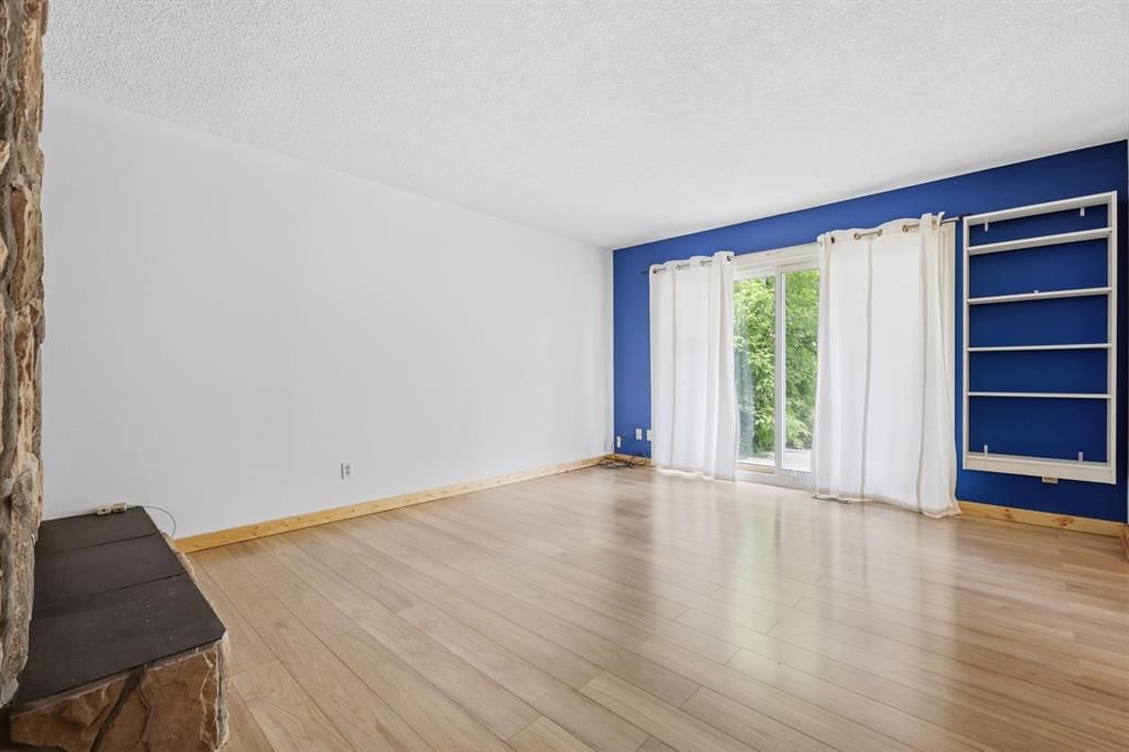 316 84 Avenue SE, Calgary — photo 5 of 35