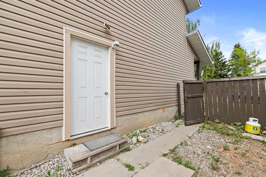 84 Martindale Close NE, Calgary — photo 3 of 32