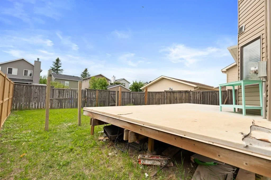 84 Martindale Close NE, Calgary — photo 4 of 32