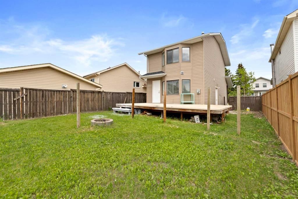 84 Martindale Close NE, Calgary — photo 5 of 32