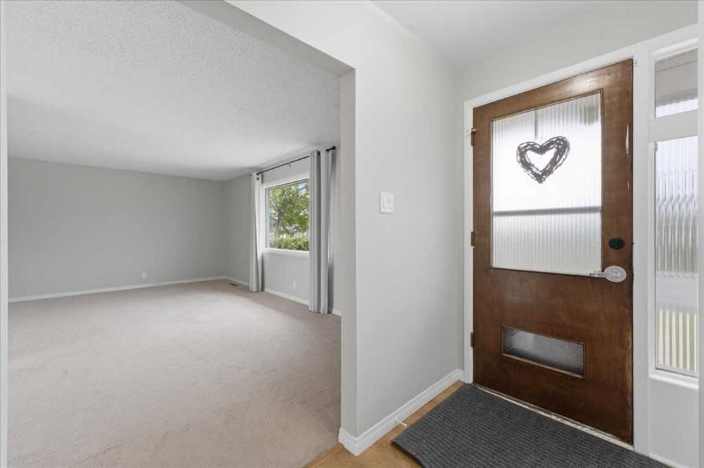 4408 8 Avenue SW, Calgary — photo 3 of 41